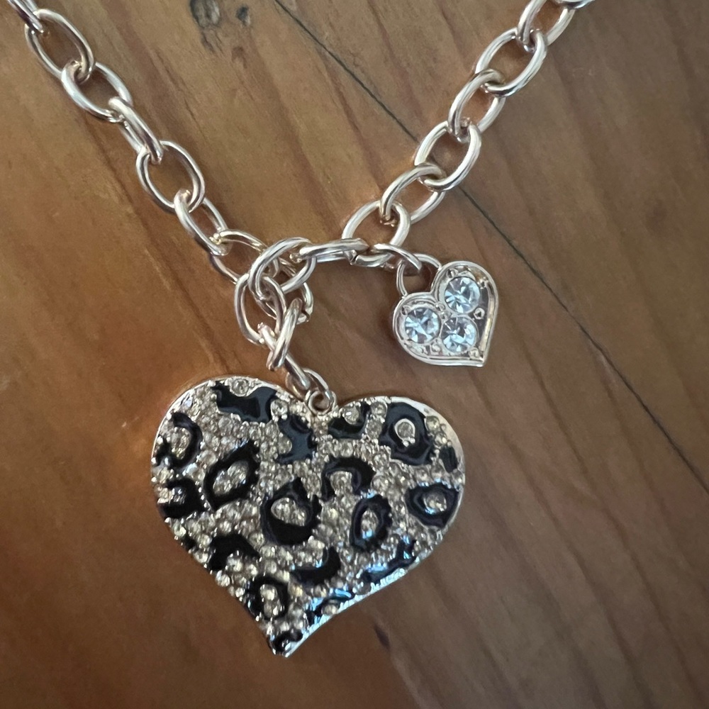 Guess Necklace - Picture 2 of 3